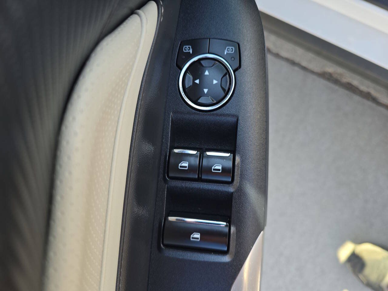 Used 2024 Ford Mustang Premium RWD image 30
