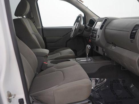 Used 2019 Nissan Frontier SV image 14