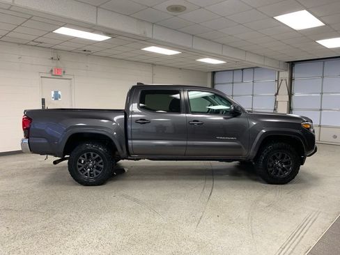 Used 2020 Toyota Tacoma SR5 w/ SR5 Appearance Package (SM) RWD image 6