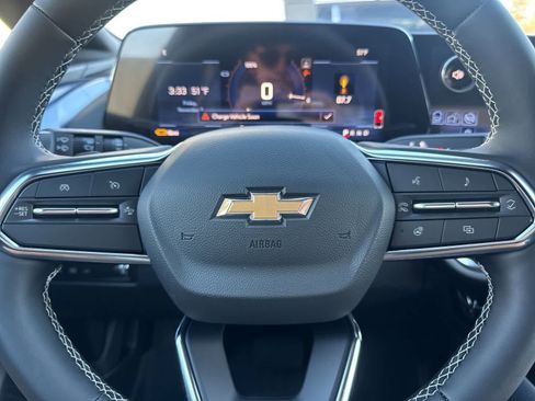 New 2026 Chevrolet Equinox EV LT image 24