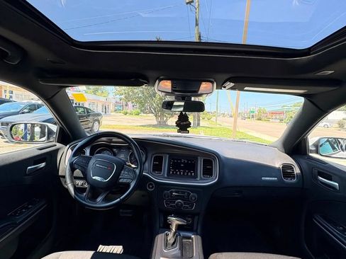 Used 2019 Dodge Charger SXT RWD image 10
