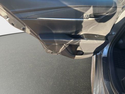 Used 2025 Toyota Camry SE image 11