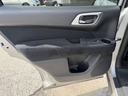 Used 2016 Nissan Pathfinder SV AWD/4WD image 15