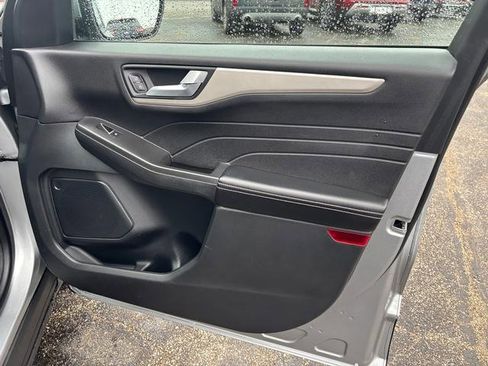 Used 2021 Ford Escape SE image 16