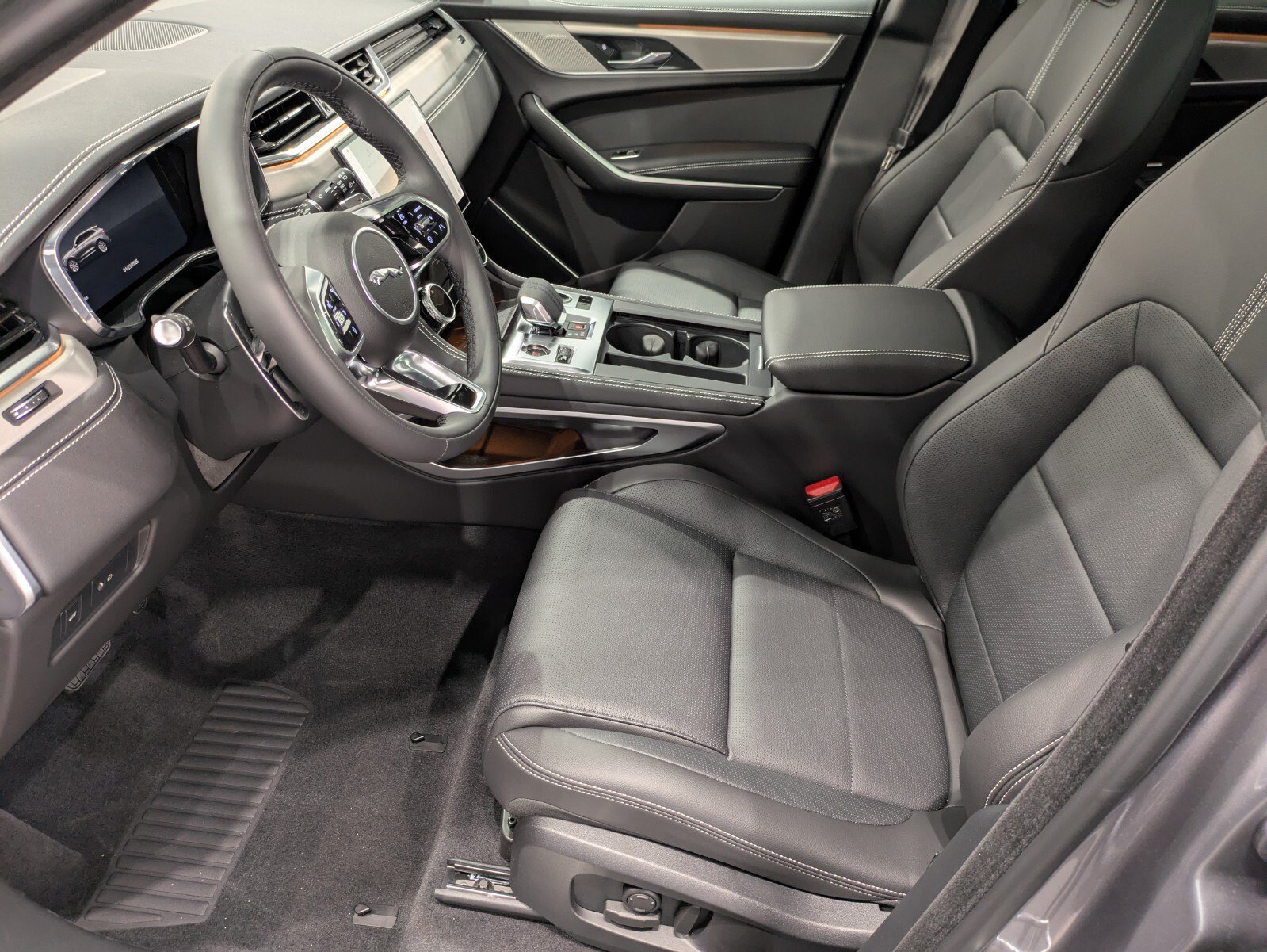 New 2026 Jaguar F-PACE R-Dynamic S AWD/4WD image 6