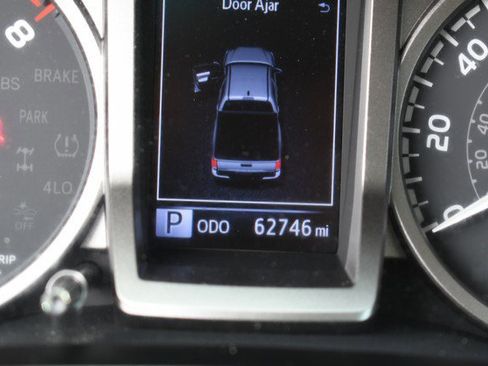 Certified 2022 Toyota Tacoma SR5 image 32