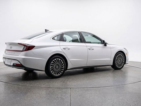 Used 2025 Hyundai Sonata SEL FWD image 9