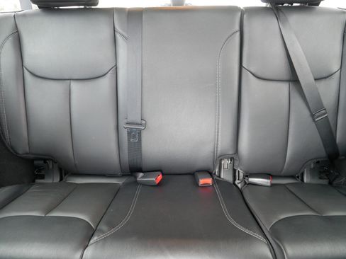 Used 2018 Jeep Wrangler Unlimited Sahara AWD/4WD image 13