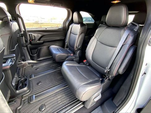 Used 2025 Toyota Sienna XSE w/ XSE Plus Package image 20