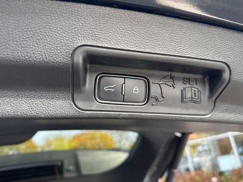 Used 2023 Ford Explorer Limited w/ Limited Technology Package image 10