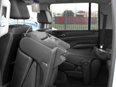 Used 2020 Chevrolet Suburban LT image 27