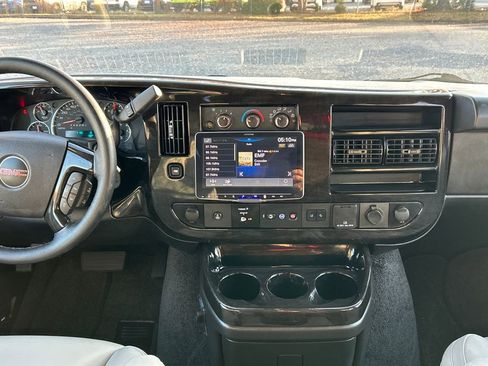 Used 2025 GMC Savana 2500 Extended w/ Driver Convenience Package image 18