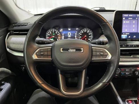 Used 2022 Jeep Compass Latitude w/ Sun and Sound Group AWD/4WD image 17