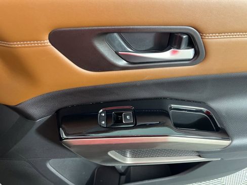 Used 2024 Nissan Pathfinder Platinum w/ Cargo Package image 22