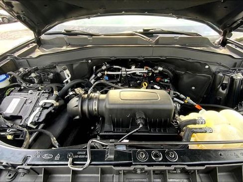 Used 2022 Ford Explorer XLT image 25