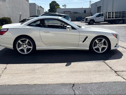 Used 2016 Mercedes-Benz SL 550 w/ Driver Assistance Package image 4