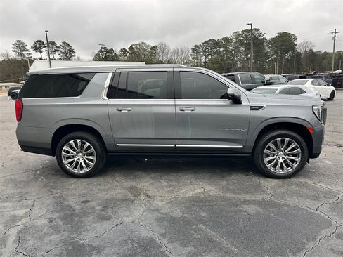 Used 2022 GMC Yukon XL Denali w/ Denali Ultimate Package image 5