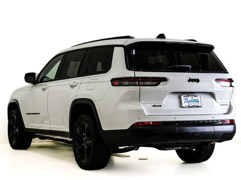 Used 2023 Jeep Grand Cherokee L Limited w/ Black Appearance Package AWD/4WD image 9