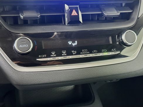 Used 2025 Toyota Corolla LE image 24