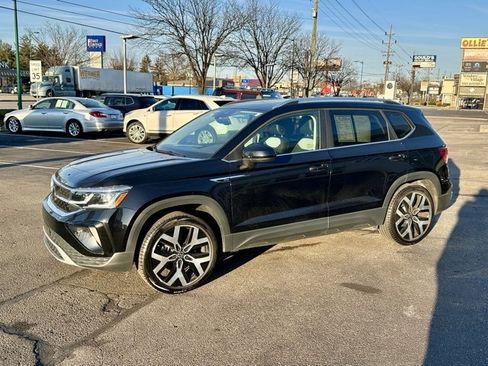 Certified 2023 Volkswagen Taos SEL image 3