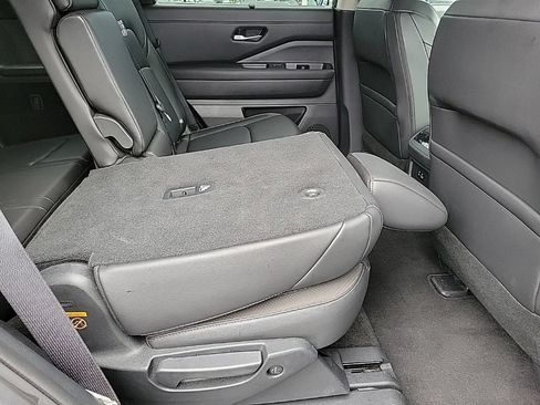 Used 2025 Nissan Pathfinder SL AWD/4WD image 15