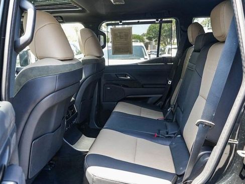 Used 2025 Lexus GX 550 AWD/4WD image 19