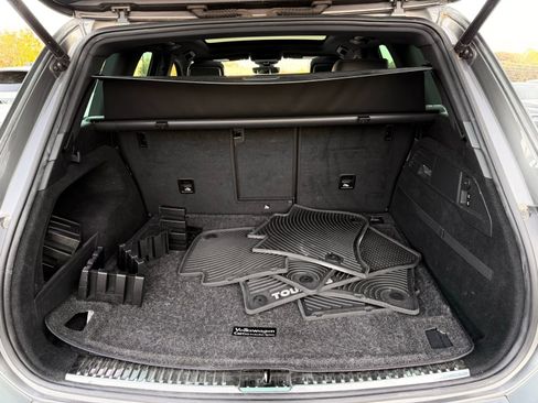 Used 2017 Volkswagen Touareg Wolfsburg Edition image 46