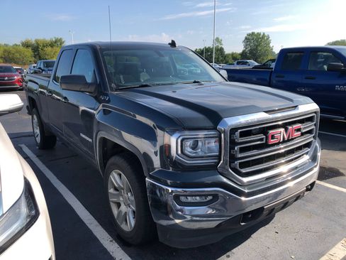 Used 2017 GMC Sierra 1500 SLE w/ SLE Value Package AWD/4WD image 3