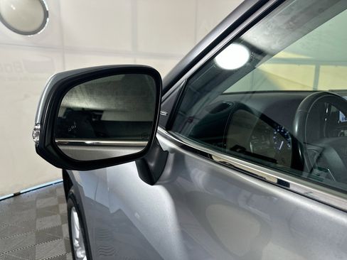 Used 2023 Toyota Highlander LE image 10