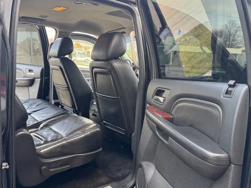 Used 2011 Cadillac Escalade ESV AWD image 22