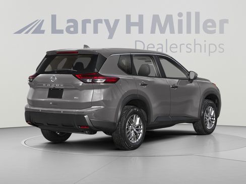 Used 2024 Nissan Rogue S AWD/4WD image 2