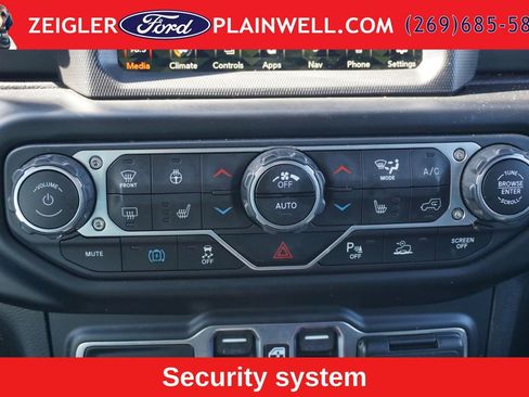 Used 2022 Jeep Wrangler Unlimited Sahara AWD/4WD image 21