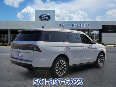 Certified 2025 Lincoln Navigator Black Label AWD/4WD image 5