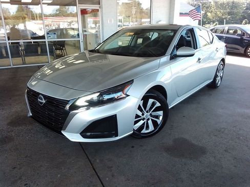 Used 2023 Nissan Altima 2.5 S image 1