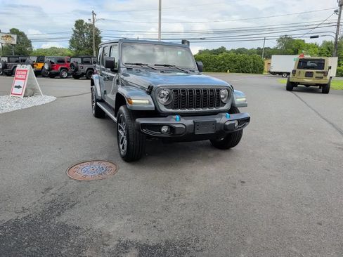 Used 2024 Jeep Wrangler Unlimited AWD/4WD image 13