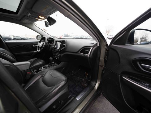 Used 2019 Jeep Cherokee Limited image 26