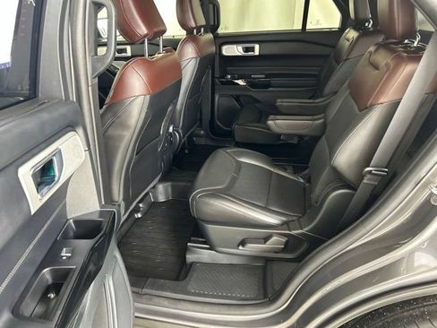 Used 2023 Ford Explorer Platinum w/ Technology Package AWD/4WD image 10