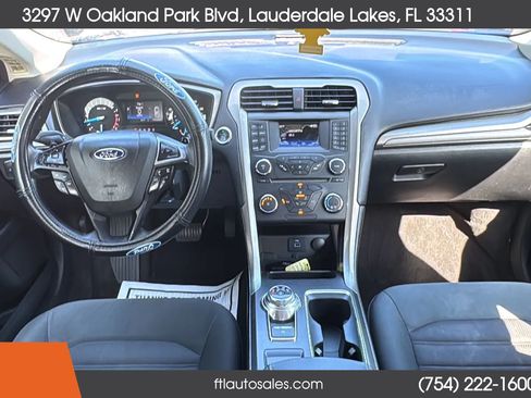 Used 2017 Ford Fusion SE FWD image 25