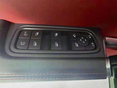 Used 2023 Porsche Cayenne Turbo S AWD/4WD image 11
