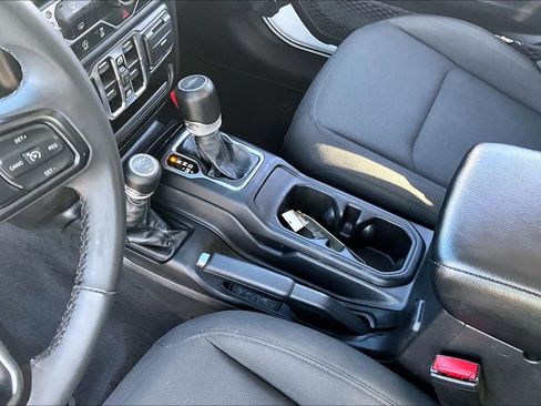 Used 2023 Jeep Gladiator Sport AWD/4WD image 18