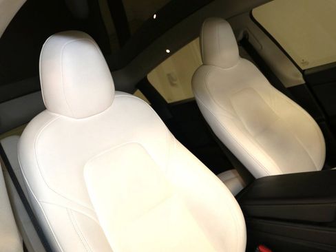 Used 2023 Tesla Model Y Long Range AWD/4WD image 78