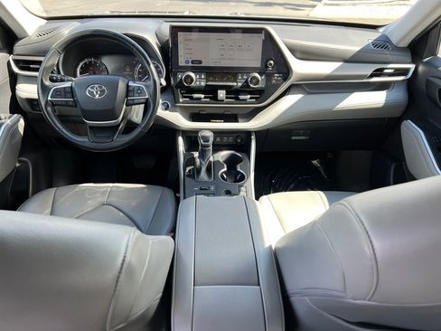 Used 2023 Toyota Highlander XLE image 30