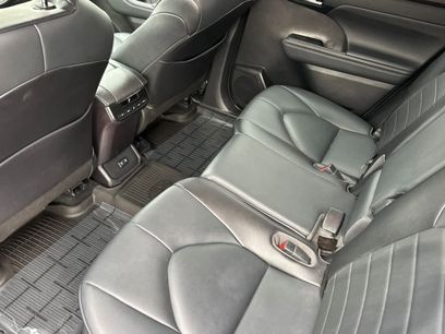 Used 2021 Toyota Highlander XLE