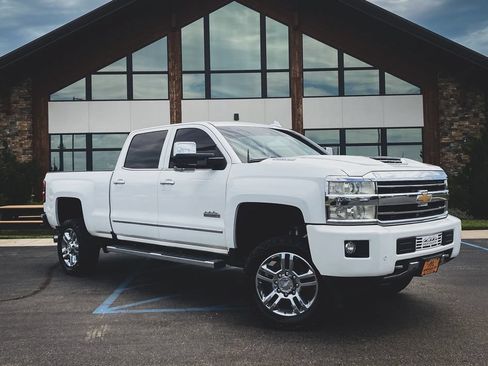 Used 2019 Chevrolet Silverado 2500 High Country w/ Duramax Plus Package AWD/4WD image 1