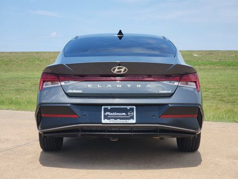 Used 2024 Hyundai Elantra Limited FWD image 8