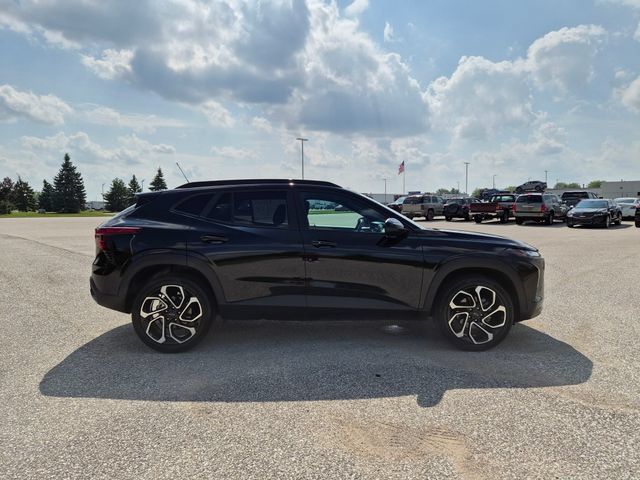 Used 2024 Chevrolet Trax RS w/ Sunroof Package FWD image 4