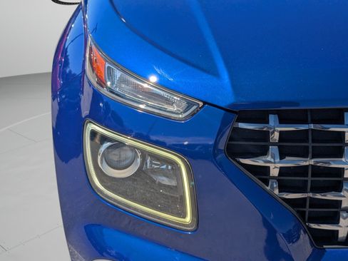 Used 2022 Hyundai Venue Limited FWD image 32