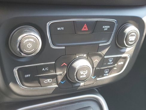 Used 2019 Jeep Compass Latitude image 26