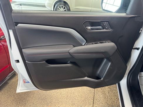 Used 2023 Chevrolet Colorado Z71 w/ Z71 Convenience Package 2 image 16