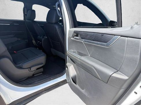 Used 2024 GMC Acadia Elevation w/ Luxury Package FWD image 20